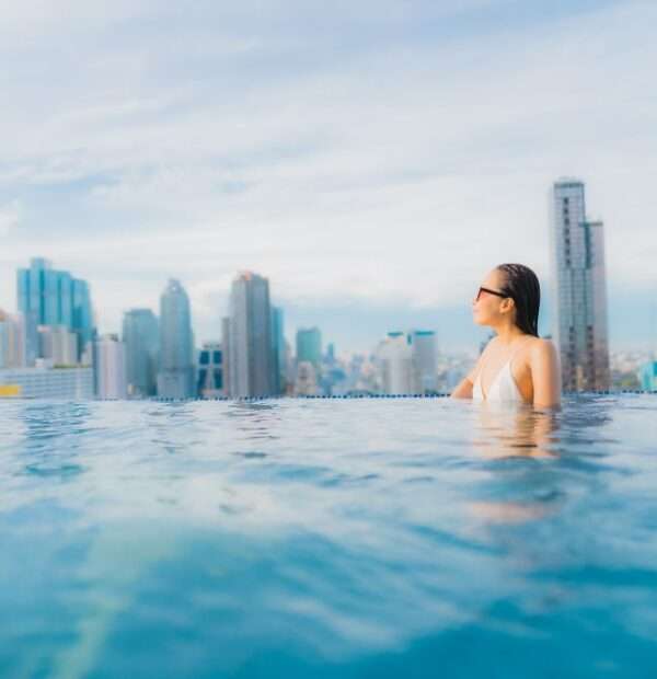 Dubai Shallow Water Dolphin Encounter At Atlantis